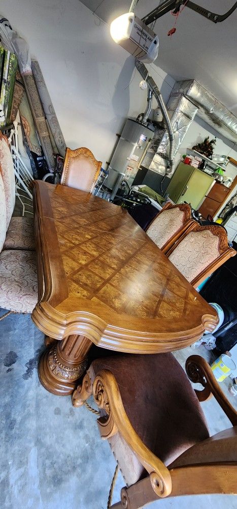 Dinning Table With 6 Chairs