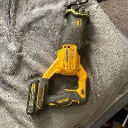 Dewalt reciprocating Saw With Battery 