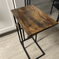 Set of 2 Wood/ black metal end tables