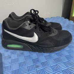 Nike Airmax Command Size 11
