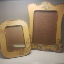 The Bucklers Vintage Enamel Picture Frame Set