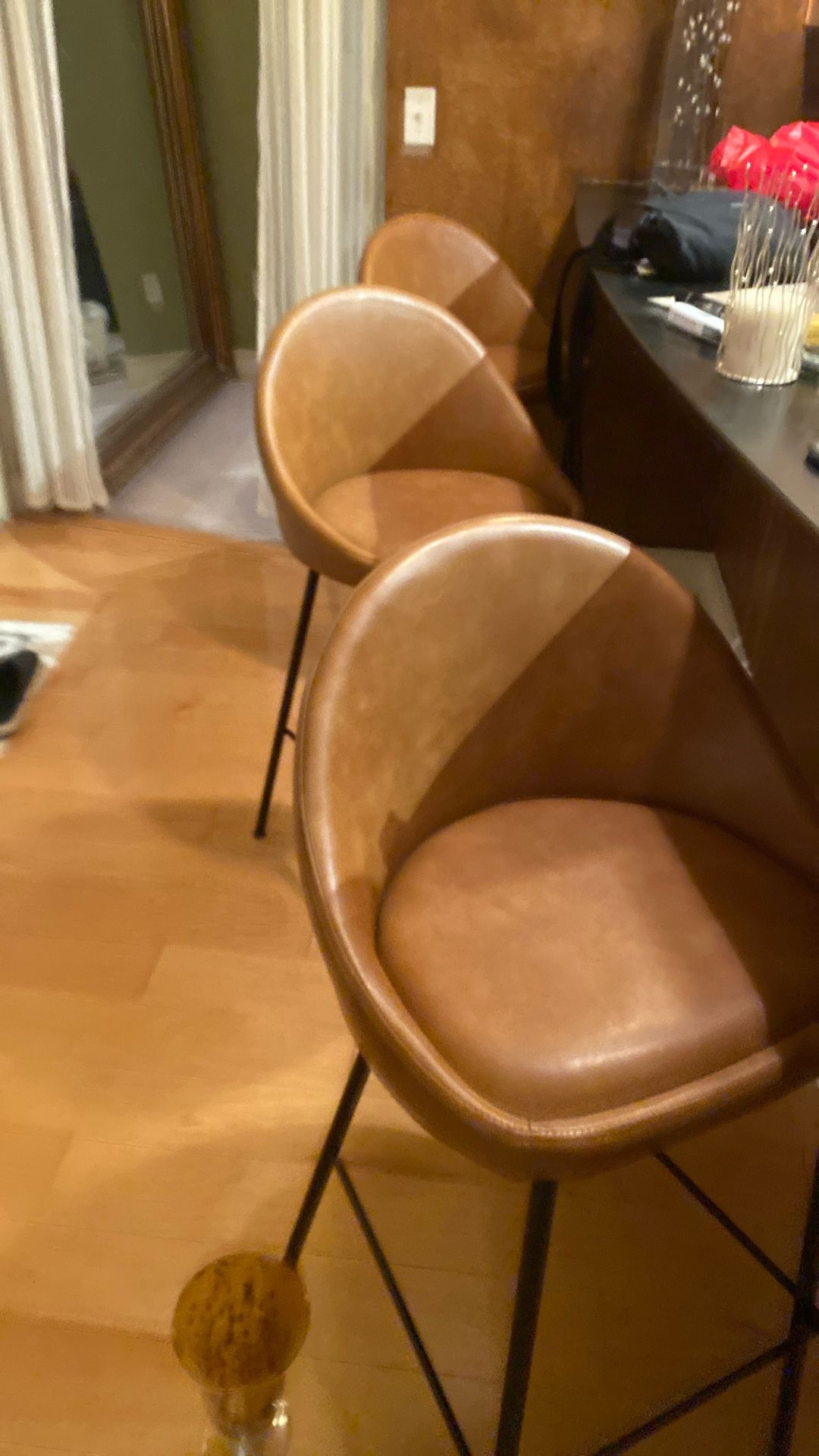 Beautiful 4 Piece Bar Stools Must Go Everything Come See