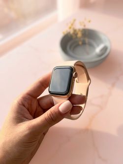 Apple Watch SE (1st Gen) 40mm GPS – Gold Aluminum