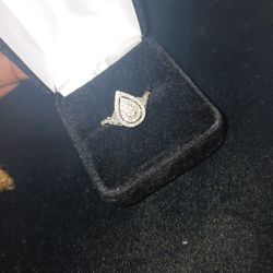 10 Kt White Gold Diamond Ring 