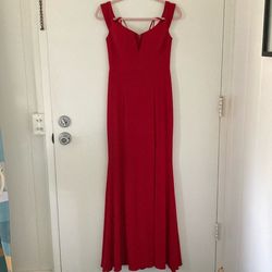 Gorgeous RED GOWN Size 4! 💕💕💕🤩
