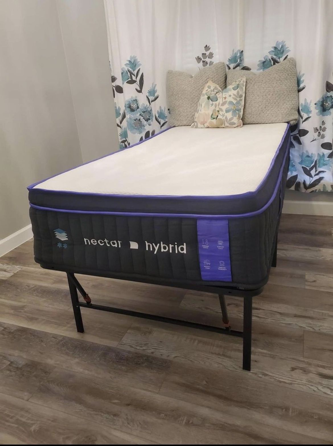 Nectar Hybrid Twin XL Like New 70 % Off Retail