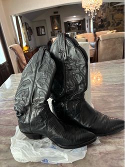 Women’s size 7 1/2 boots