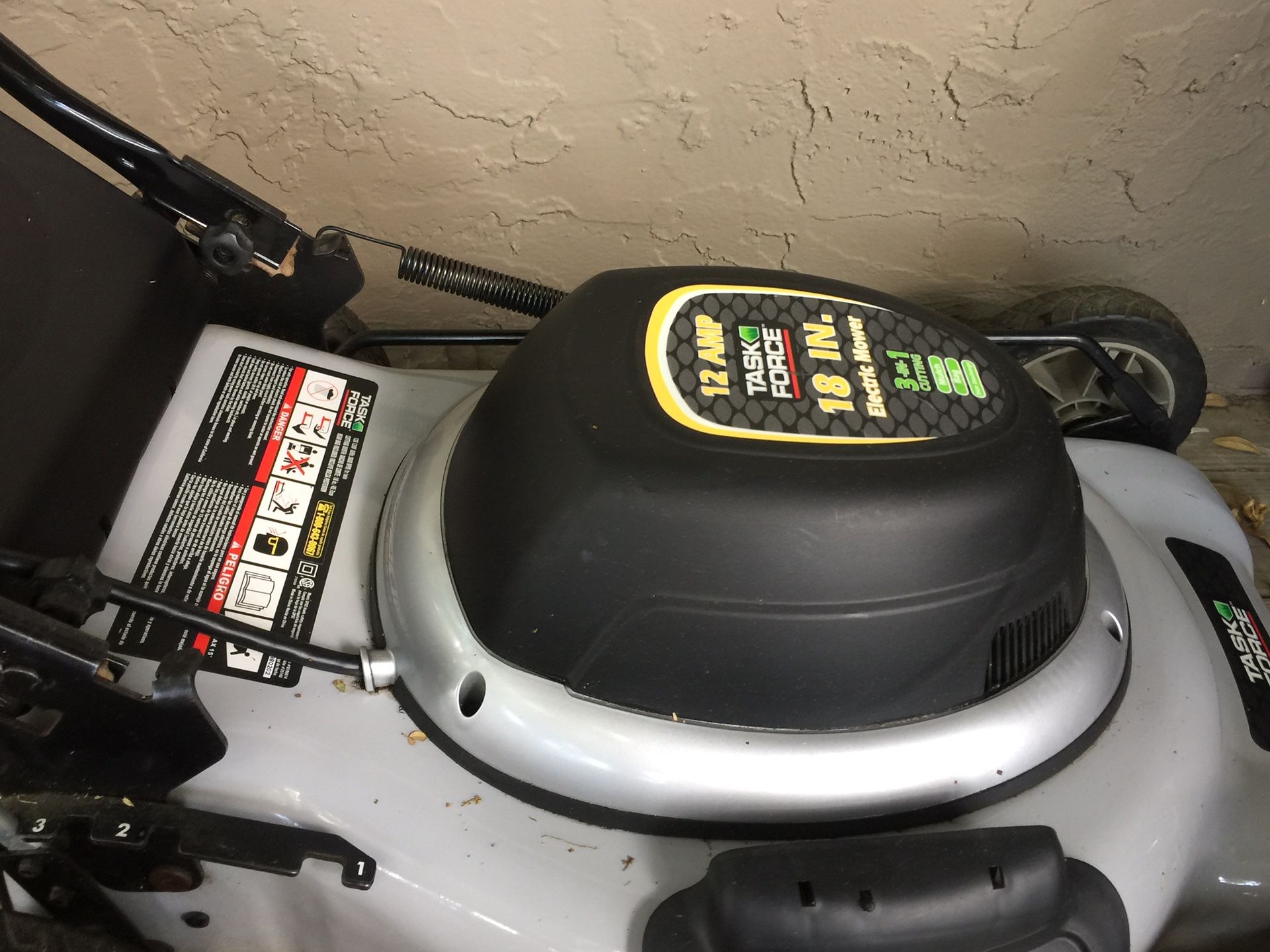 Task Force 12 amp 18 in lawn mower. for Sale in Apopka, FL OfferUp