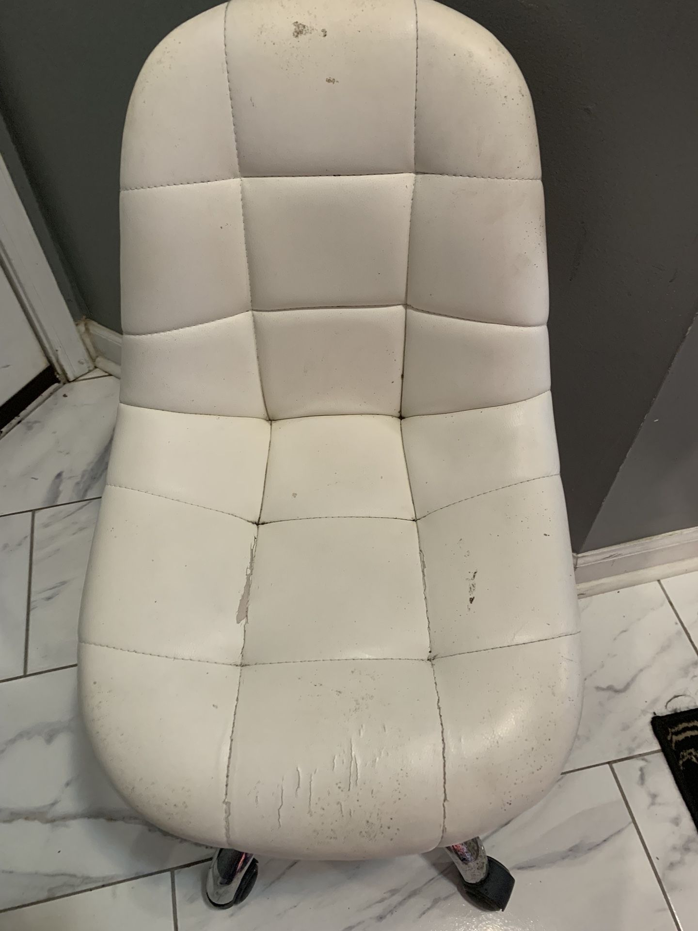Office Chair Goes Up And Down In Fair Condition