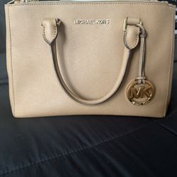 Michael Kors Purse (medium Size, Beige)