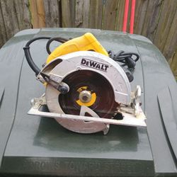 DeWalt Saw
