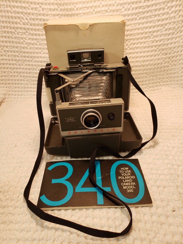 Vintage Polaroid 340 Automatic Land Camera . 