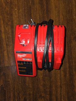 Milwaukee Charger Port M12 & M18