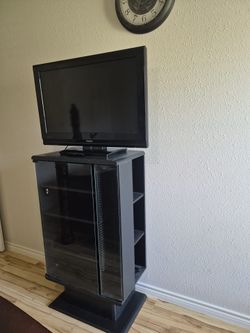 Entertainment center with free tv