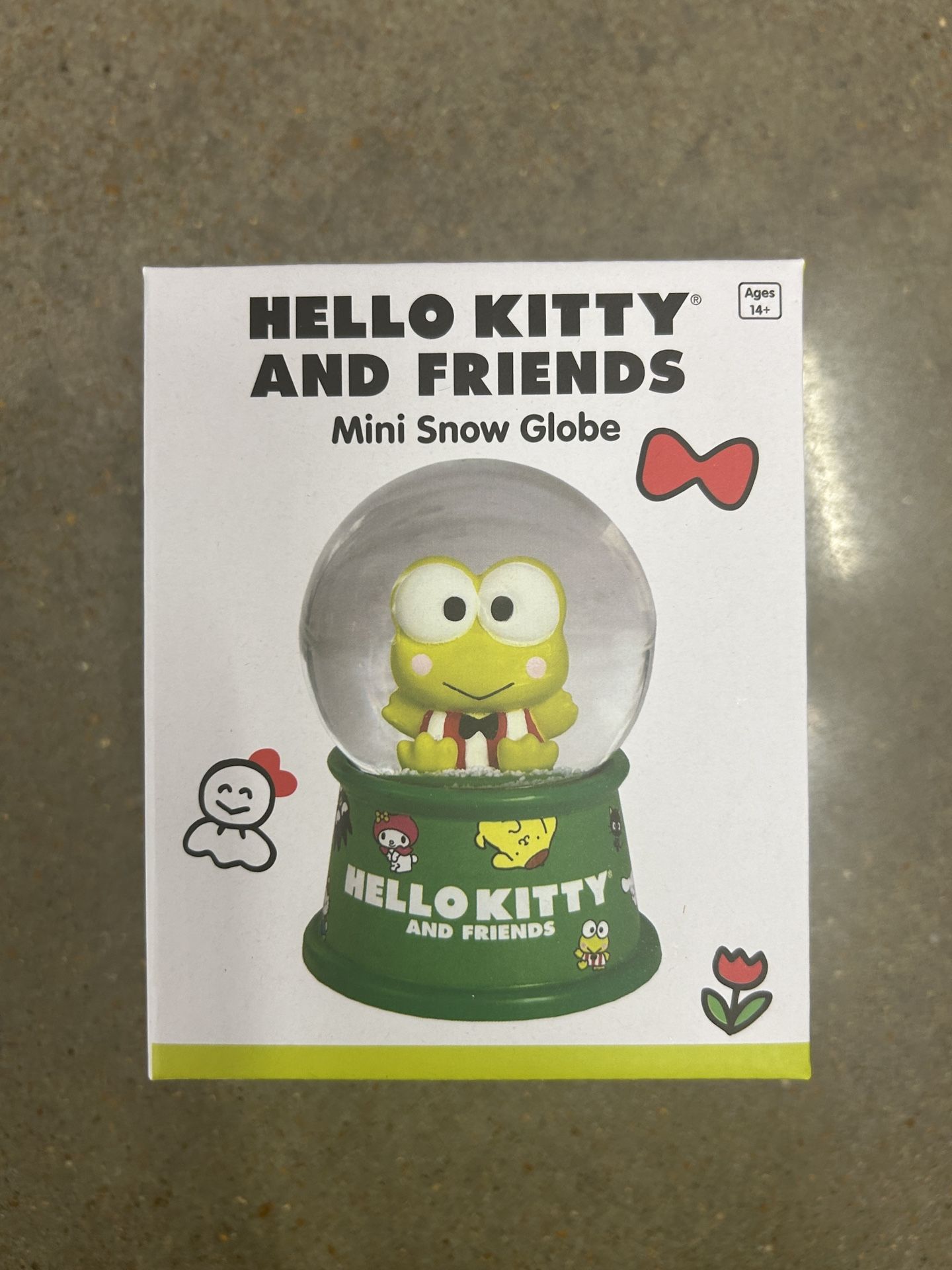 NWT hello kitty and friends mini snow globe