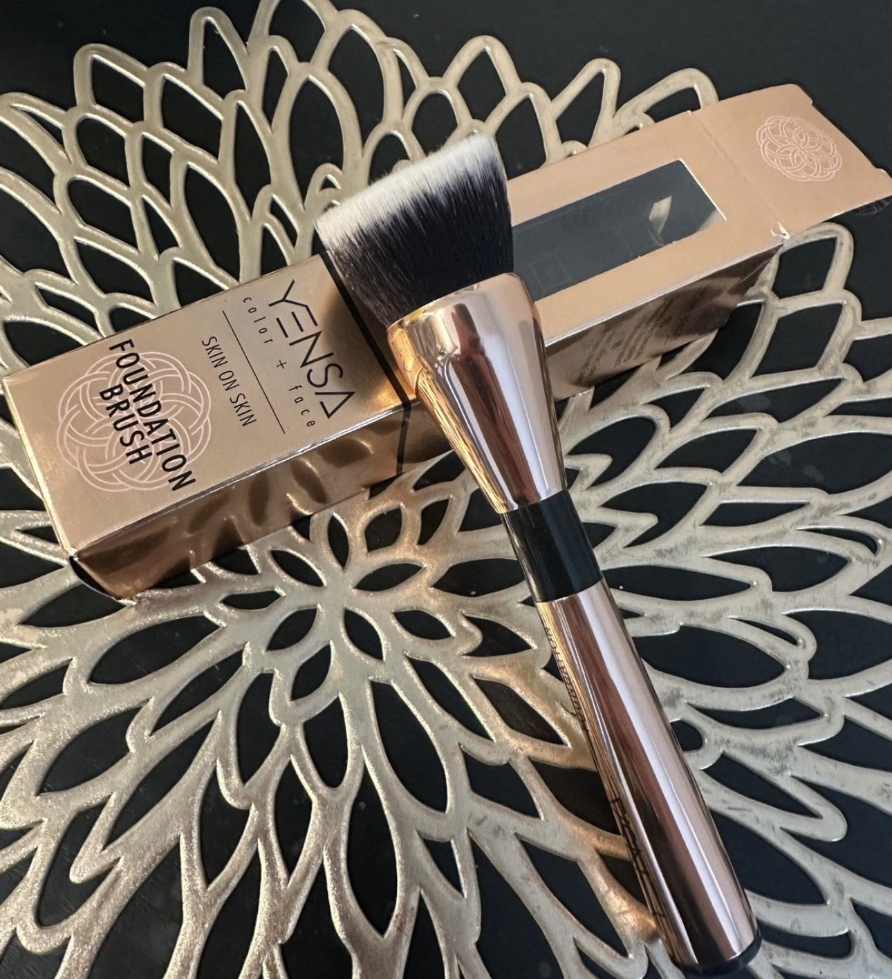YENSA color + face SKIN ON SKIN FOUNDATION BRUSH