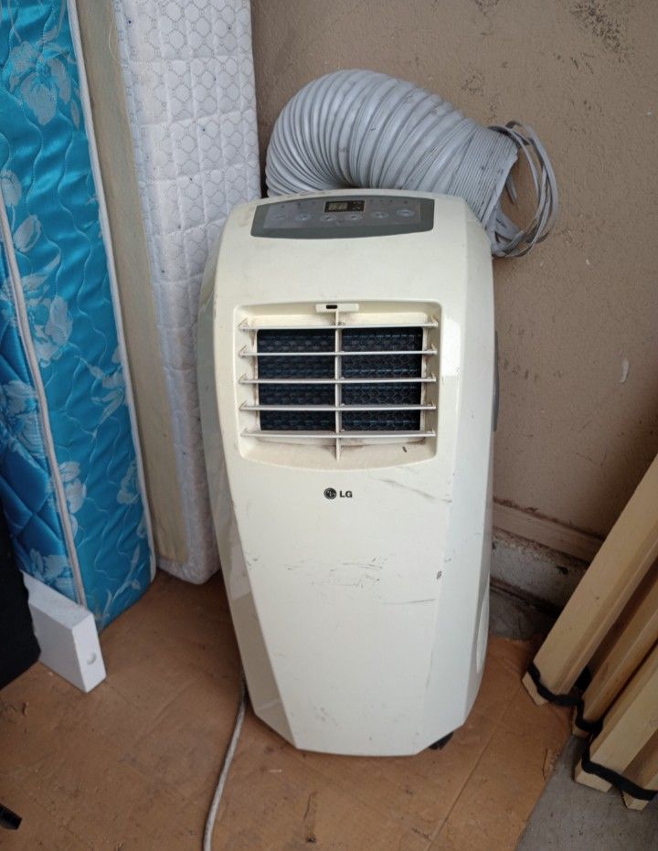 air conditioning in good condition works well
