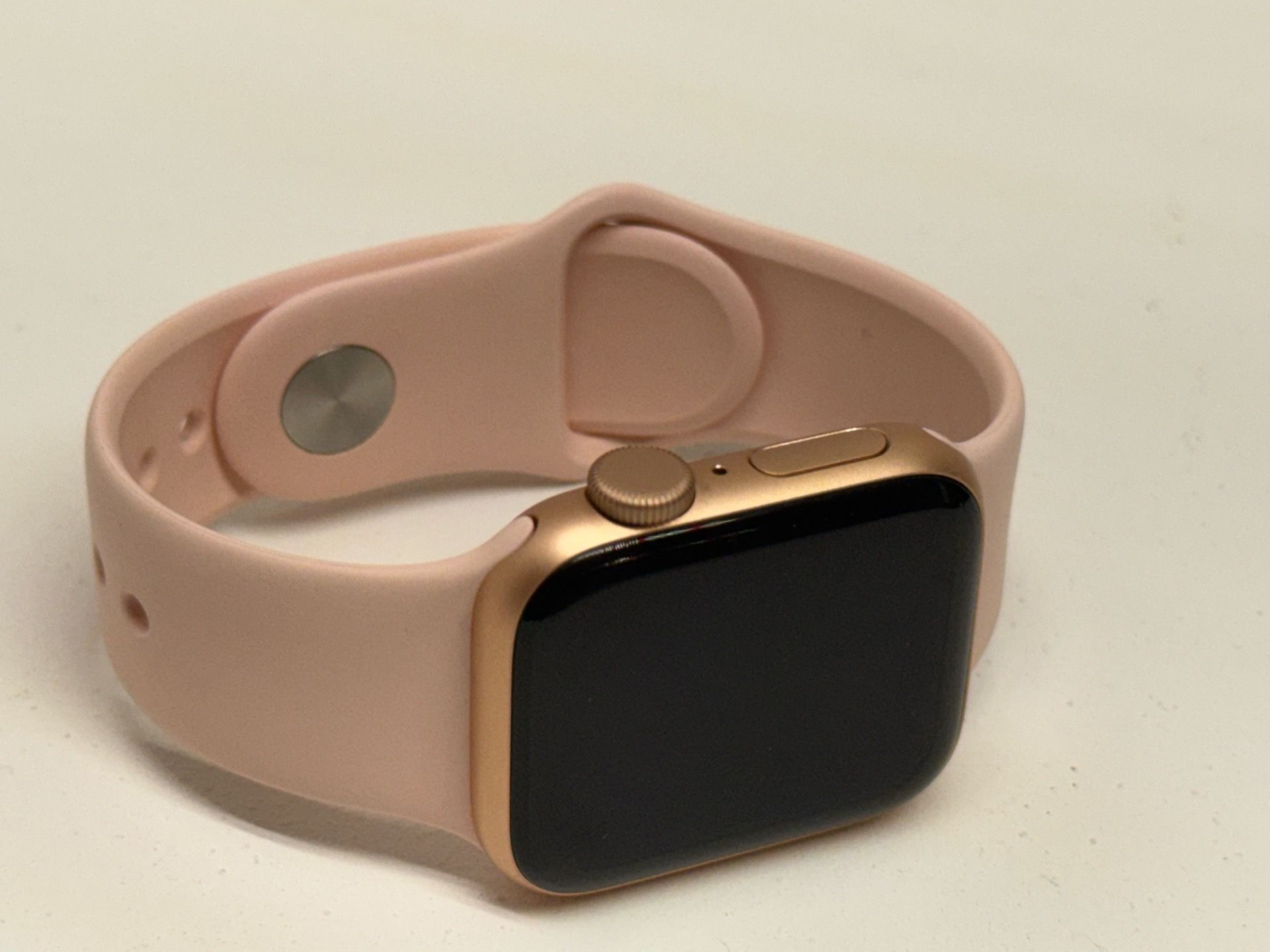 Apple Watch SE 40mm (A2351) Rose Gold / Pink Sand Band Activation Locked – For Parts or Repair