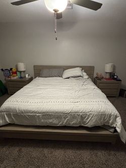 King-sized bedroom set