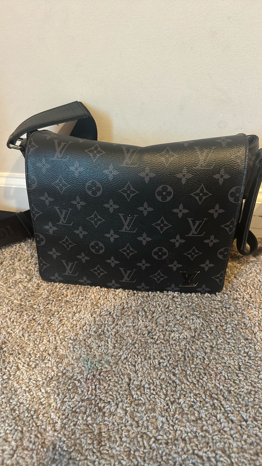 LV Bag Original Price 2000$ Asking for 1000$ 10/10 Condition