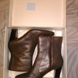 Women's Vintage Boots. High heel boots. Size 8 M. Brown Leather W/ Box