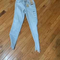 New Women’s Levi’s
