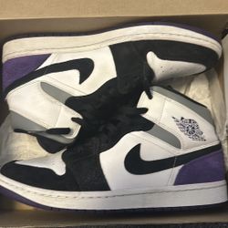 Air jordan 1 “Varsity Purple” size 10.5