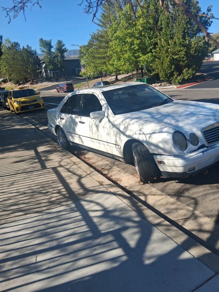 1999 Mercedes Benz E320