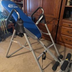 Decompression back stretcher Teeter