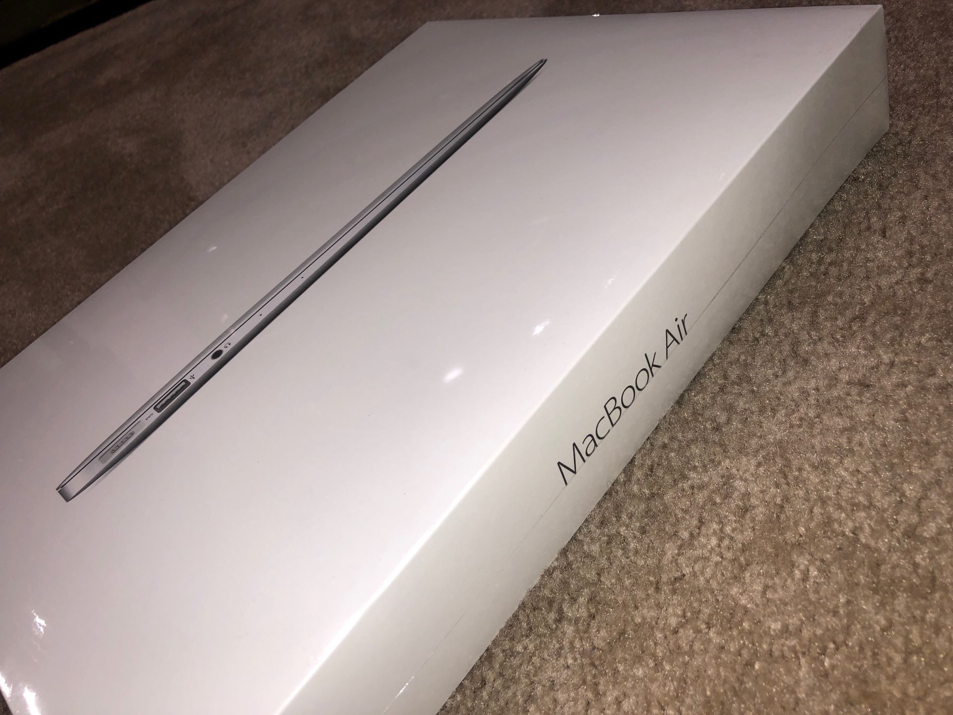 2017 Brand New 13” Apple MacBook Air NEVER USED STILL IN PLASTIC !