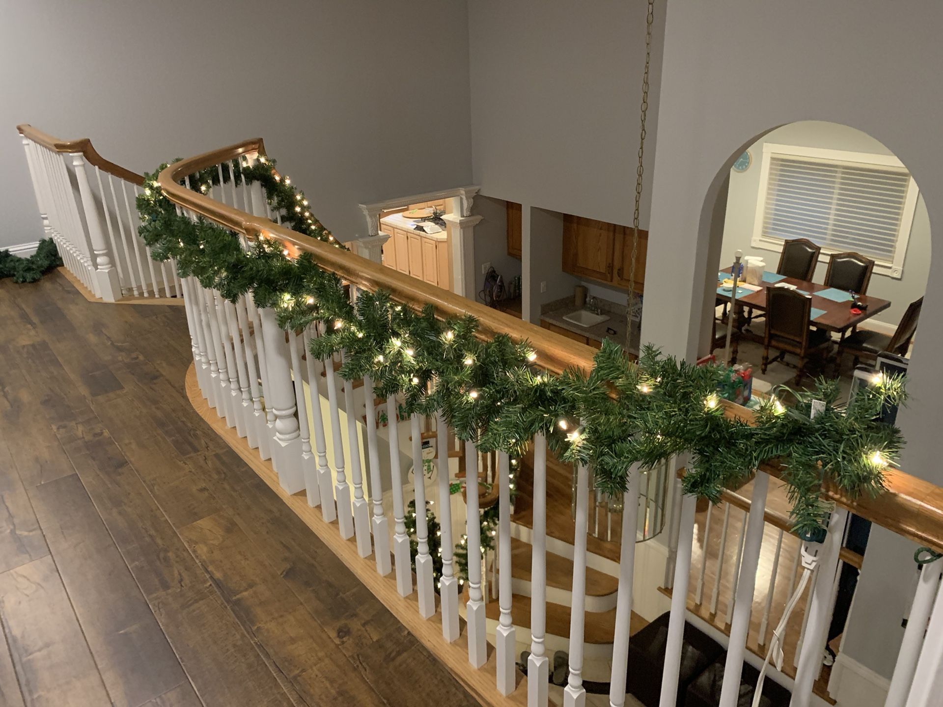 Christmas decorations- garland prelit $10- new