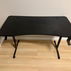 Like New Gaming Table