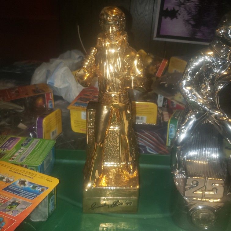 15 Inches Tall Elvis Presley Decanters Mint Porcelain Silver One 25 Anniversary 55-80 Gold Encore 80 For Both Or 40 Each A Steal At This Price