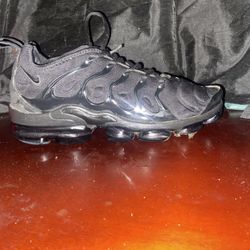 Vapor Maxes Plus Size 9.5