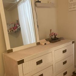 White dresser with Mirror