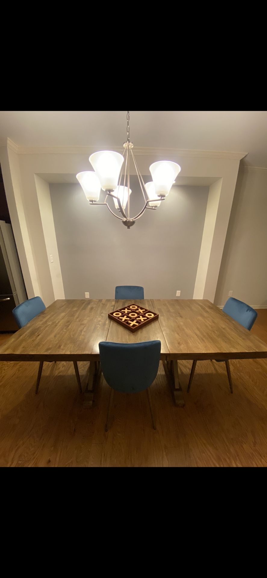 Adjustable Dining Room Table 