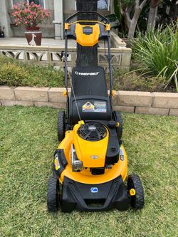 Cub Cadet 21 in. 150cc Briggs and Stratton Rear Wheel Drive Self Propelled Walk Behind Lawn Mower In Excellent Condition
