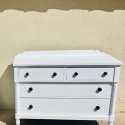 White Dresser $135 Pick Up 8th Ave And Thunderbird Rd 
