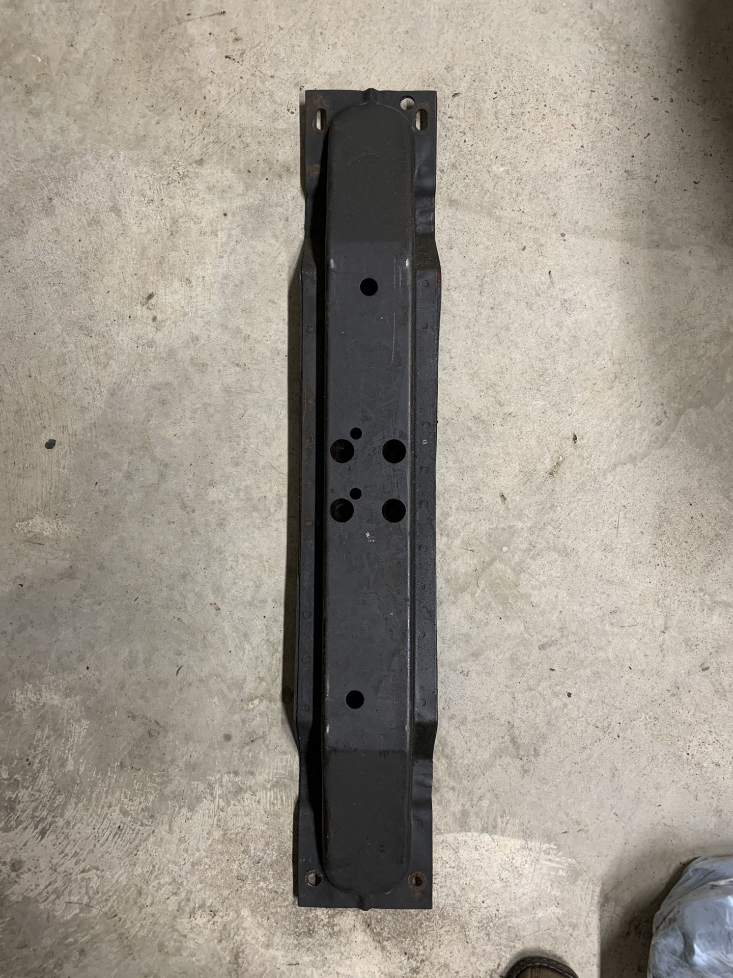 Jeep Cherokee auto trans crossmember