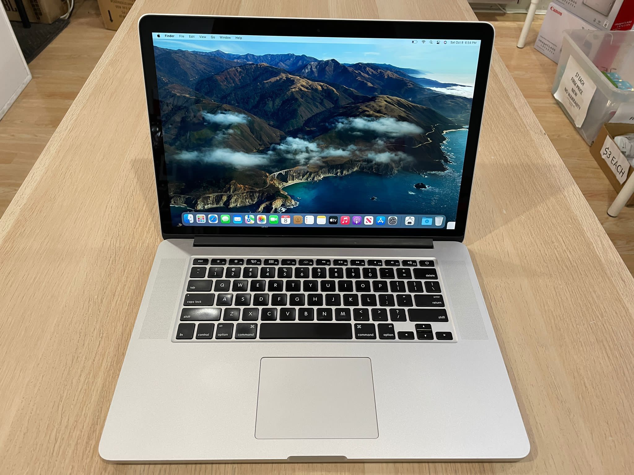 Apple MacBook Pro 15” 2.8Ghz i7 16GB RAM 256GB Radeon R9 M370x Graphics!