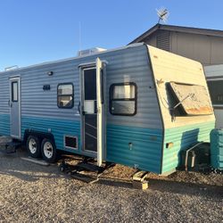 1994 Prowler Caravan