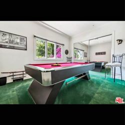 Pool Table 8 Oversized ( Free Delivery & Set Up & New Color Felt Of Your Choice ) 