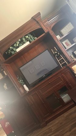 Entertainment center