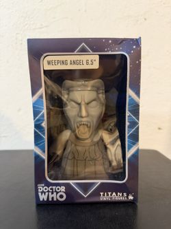 Doctor Who Weeping Angel Figure – 6.5” – Titans Vinyl (Boxed)