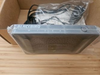 HDMI Switch with Audio Extractor: Monoprice Blackbird 4K 4x1 Video Switcher with HDMI plus Audio Extraction, HDR, 18Gbps, YUV 4:4:4