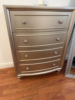 Chest with set of two nights stands all included