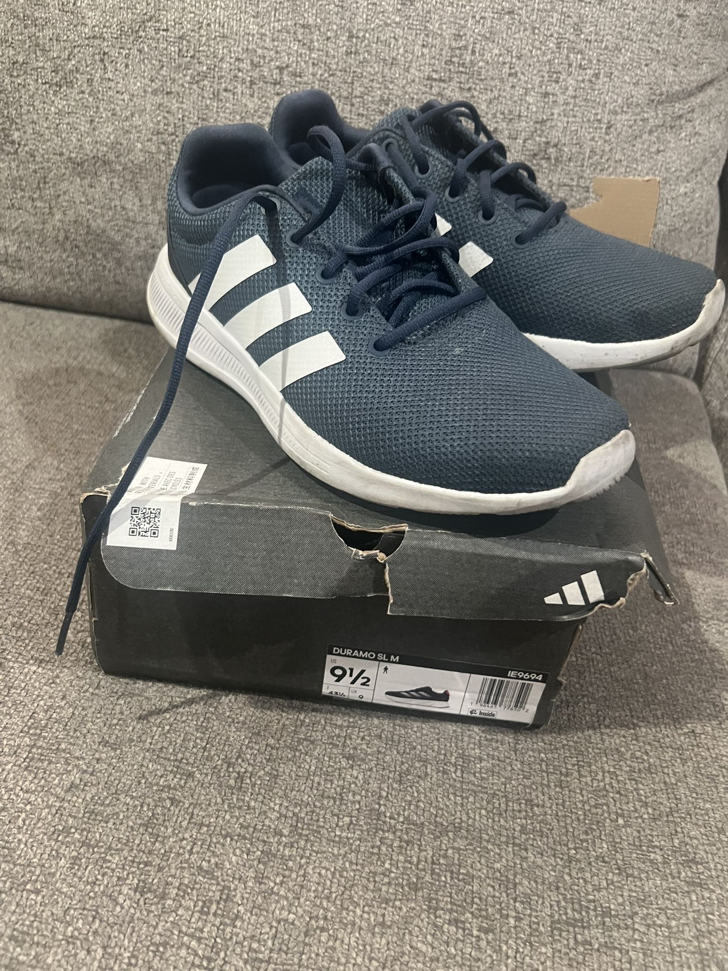 Men’s Adidas Tennis Shoes Used 9.5. $10