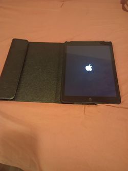 Apple iPad Space Gray with Case