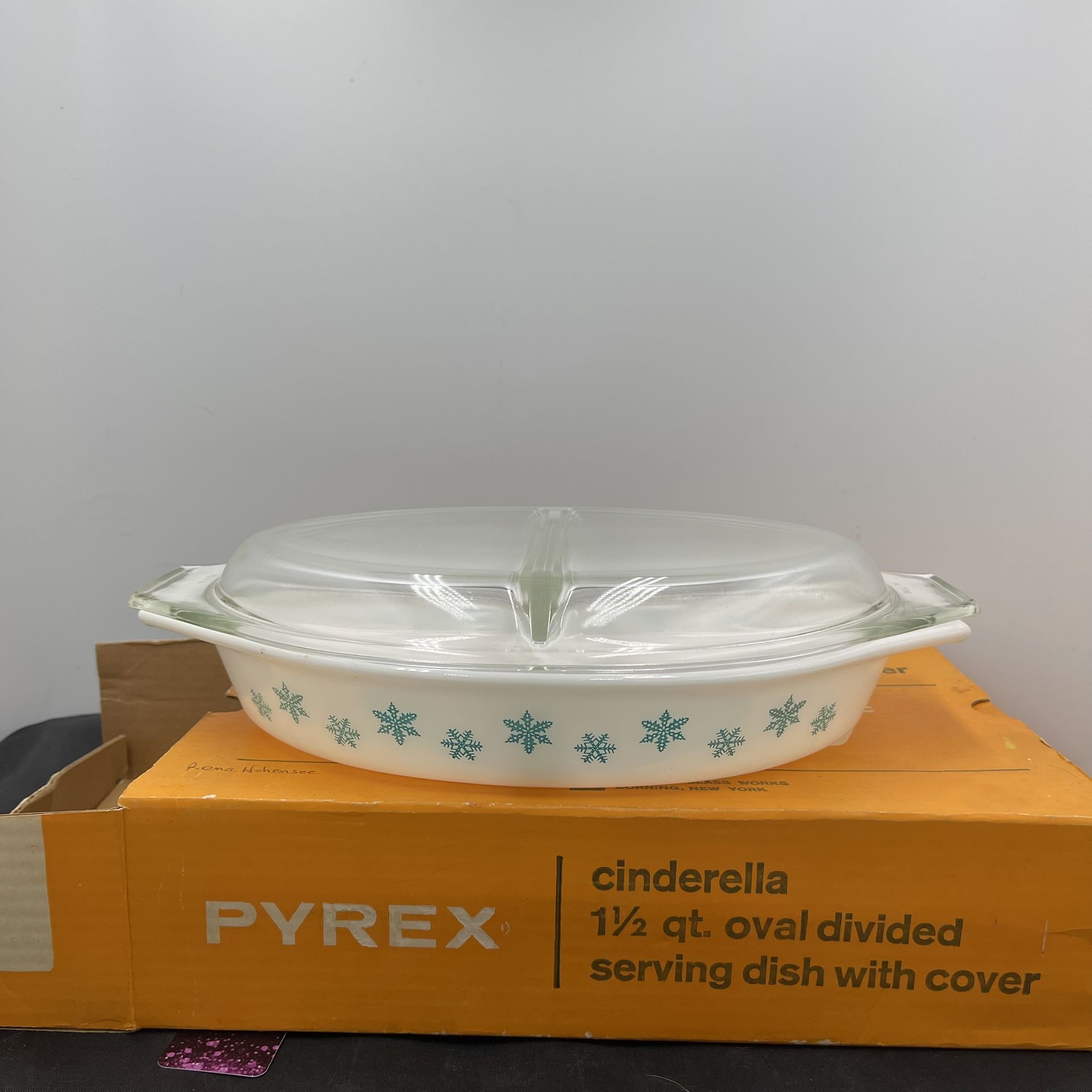 Vintage MCM Pyrex 1 1/2 Qt Divided Dish & Lid New in Box