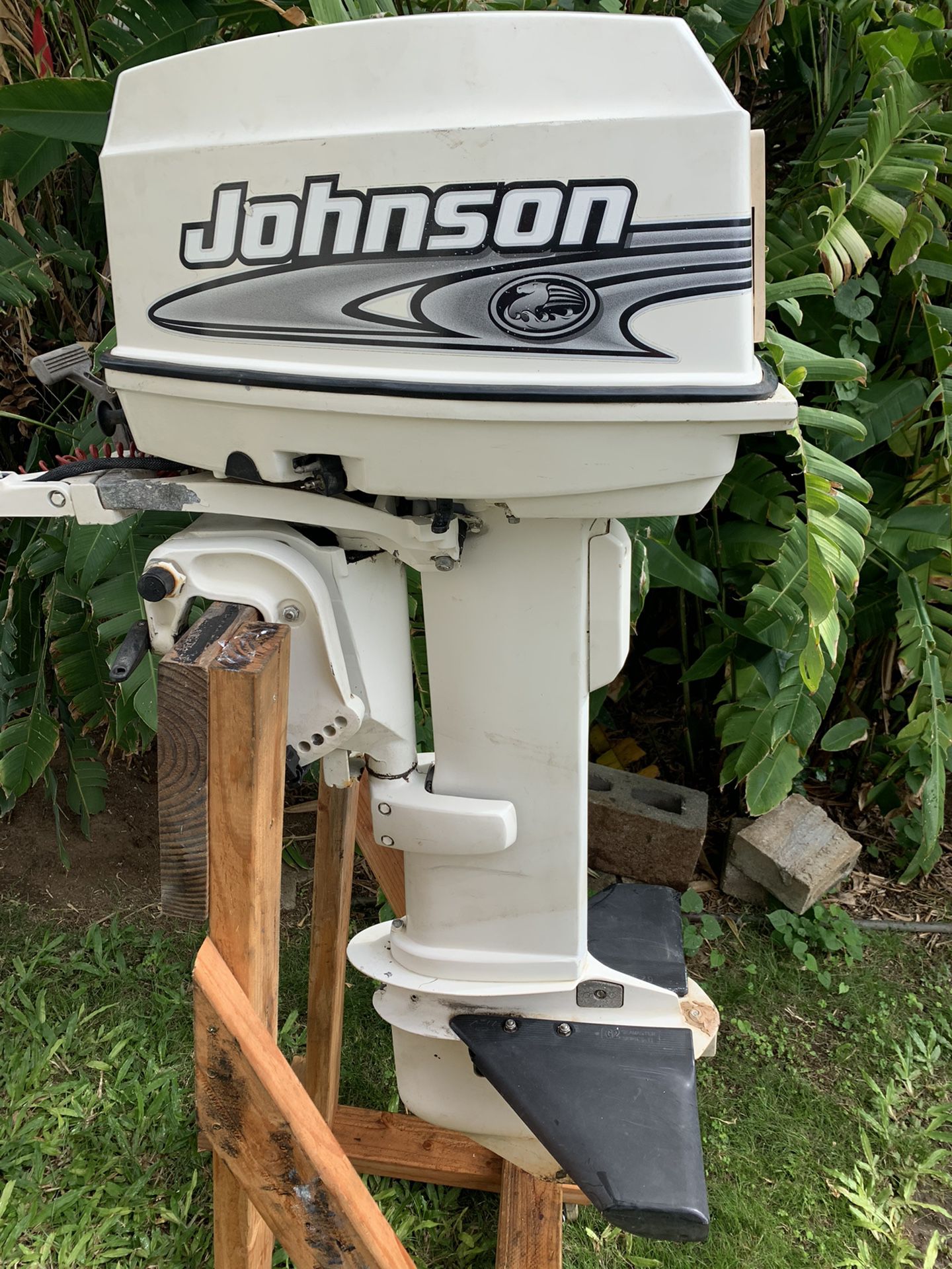 2001 Johnson 25 hp 2 stroke long shaft outboard motor